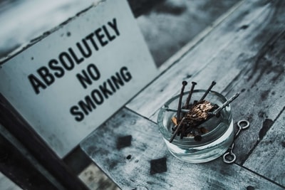 rauchen verboten schild aschenbecher work life balance